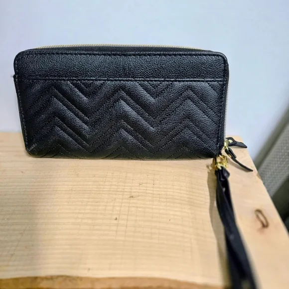Elegant Black Quilted Wristlet - Picture 2 of 3